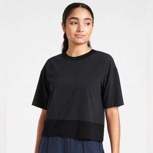Athleta Black Zephyr crop Tee size small lightweight short sleeve s/530526 shirt